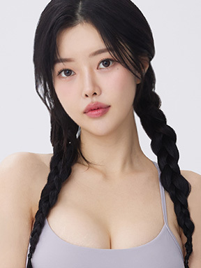 안면윤곽 2종으로 매끈하고 갸름한 V라인 여성 모델