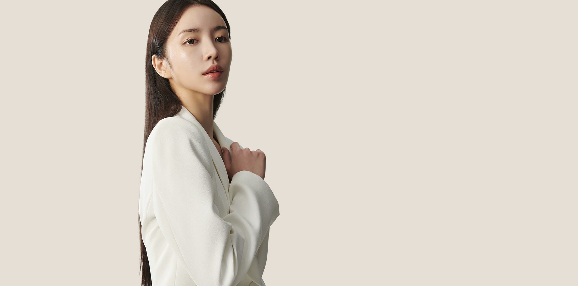 자연스럽고, 입체적인 페이스라인 강조한 나나 안면윤곽 메인 배너 이미지