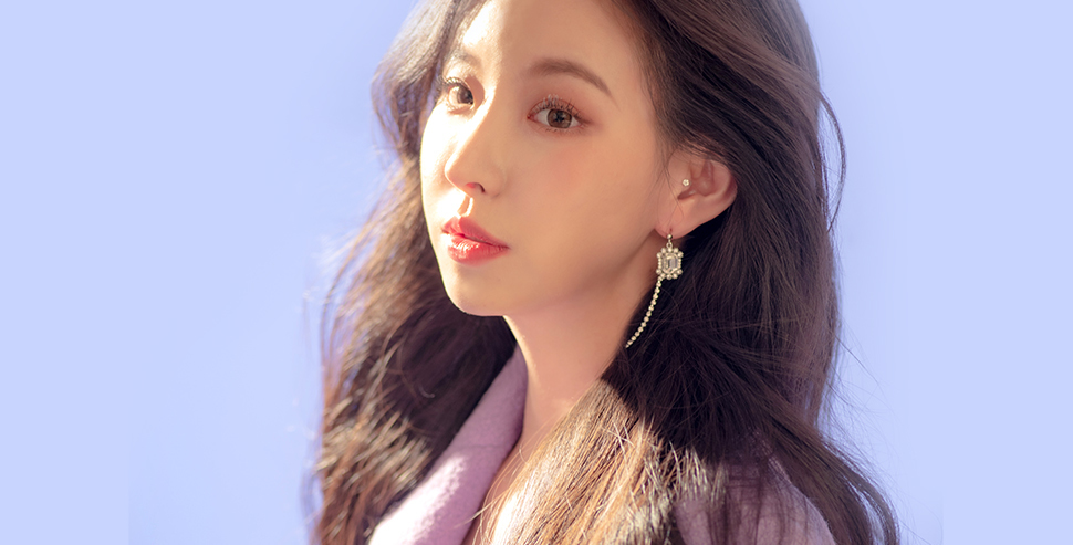 이마에 굴곡이 있어 울퉁불퉁한 경우